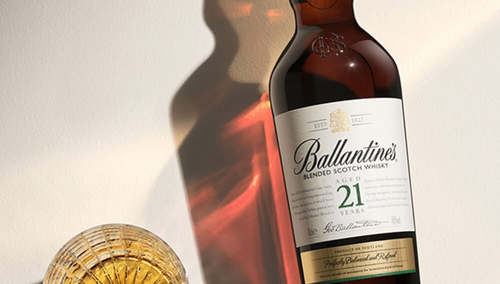 Ballantine's 21 năm luôn là sự lựa chọn hàng đầu cho những món quà biếu tết, người thân, đồng nghiệp